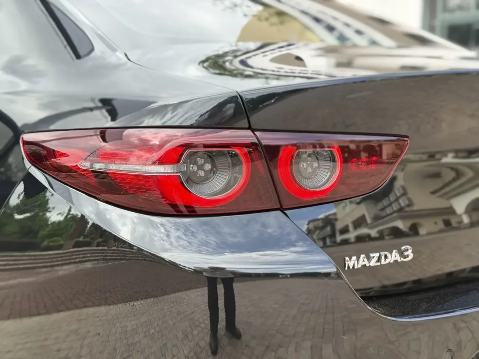 Mazda Axela Mazda3 2.0L Automatic Premium Edition 2024 — thumbnail 3