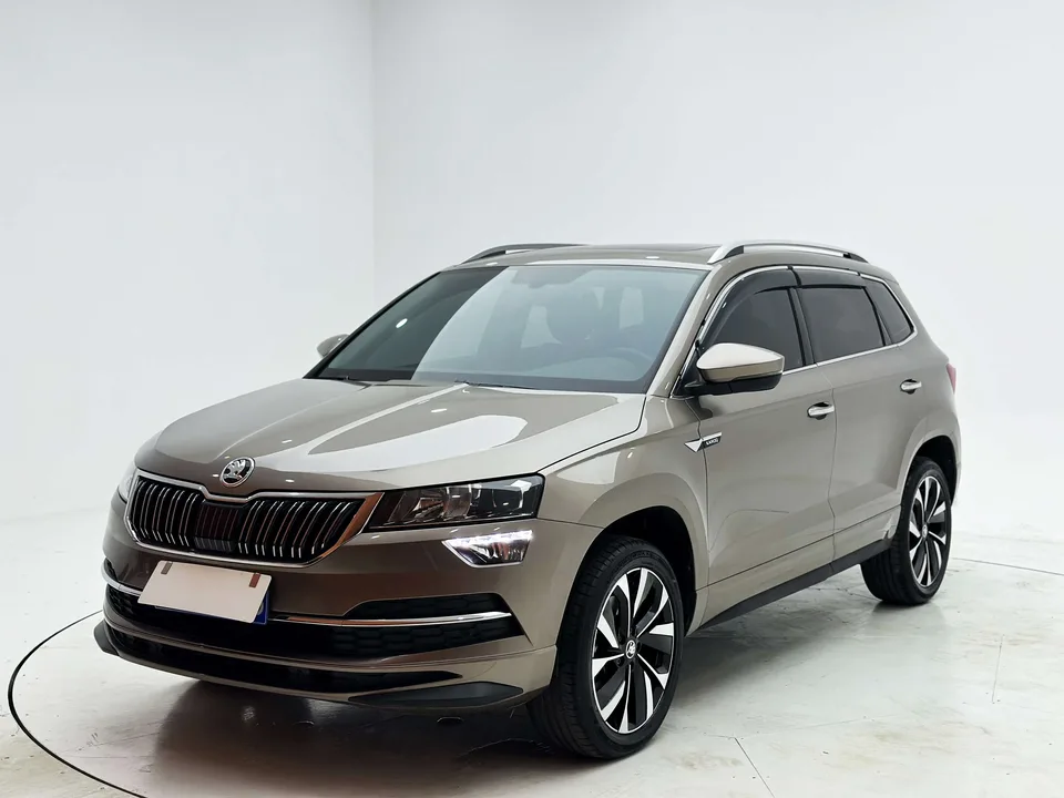 Skoda Karoq Karoq 2022 Karoq TSI280 Premium Edition 2022 — photo 1, buy with delivery to Moscow