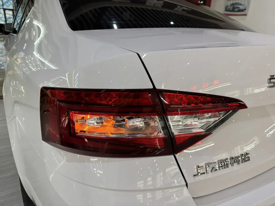 Skoda Octavia 1.5L Automatic Comfort Edition 2022 — миниатюра 3