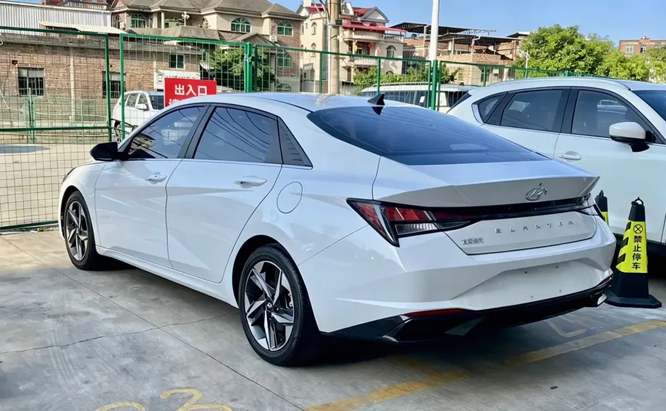 Hyundai Elantra Elantra 1.5L CVT GLX Elite Edition 2022 — миниатюра 4