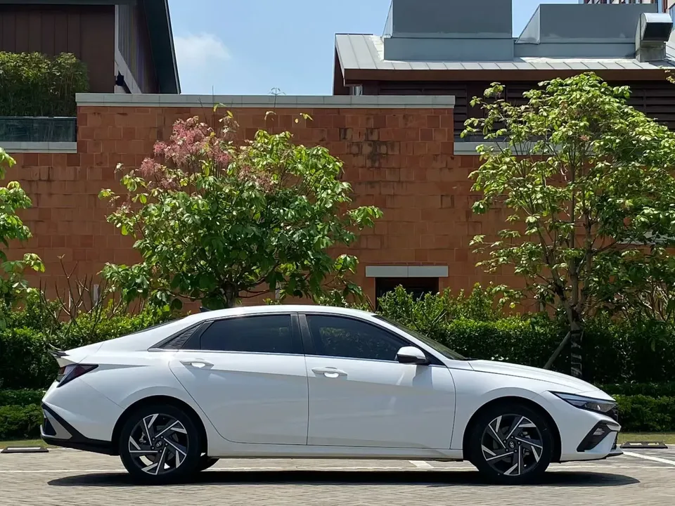 Hyundai Elantra Elantra 1.5L CVT GLX Elite Edition 2024 — миниатюра 2