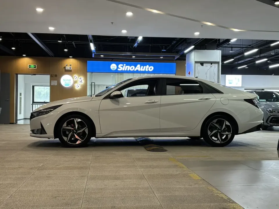 Hyundai Elantra 1.5L CVT 20th SE 20th Anniversary Edition 2022 — миниатюра 4