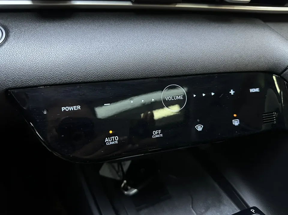 Hyundai Elantra Elantra 1.5L CVT LUX Premium Edition 2023 — thumbnail 3