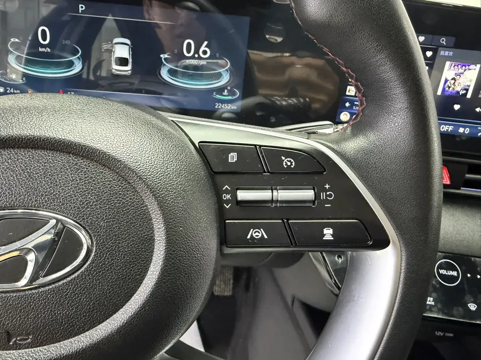 Hyundai Elantra 1.5L CVT 20th SE 20th Anniversary Edition 2023 — миниатюра 4