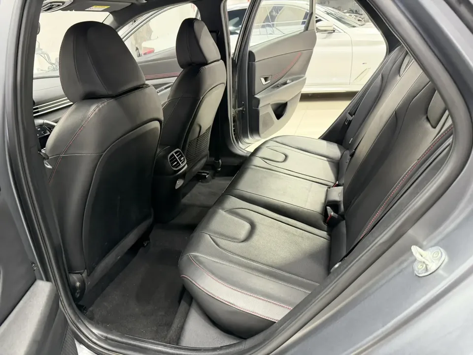 Hyundai Elantra 1.5L CVT 20th SE 20th Anniversary Edition 2023 — миниатюра 5