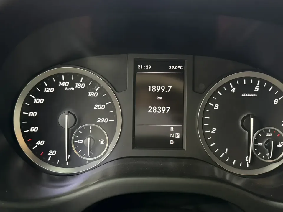 Mercedes-Benz Vito 2.0T Automatic Front-wheel Drive 7-seater Original Customized Edition 2022 — миниатюра 3
