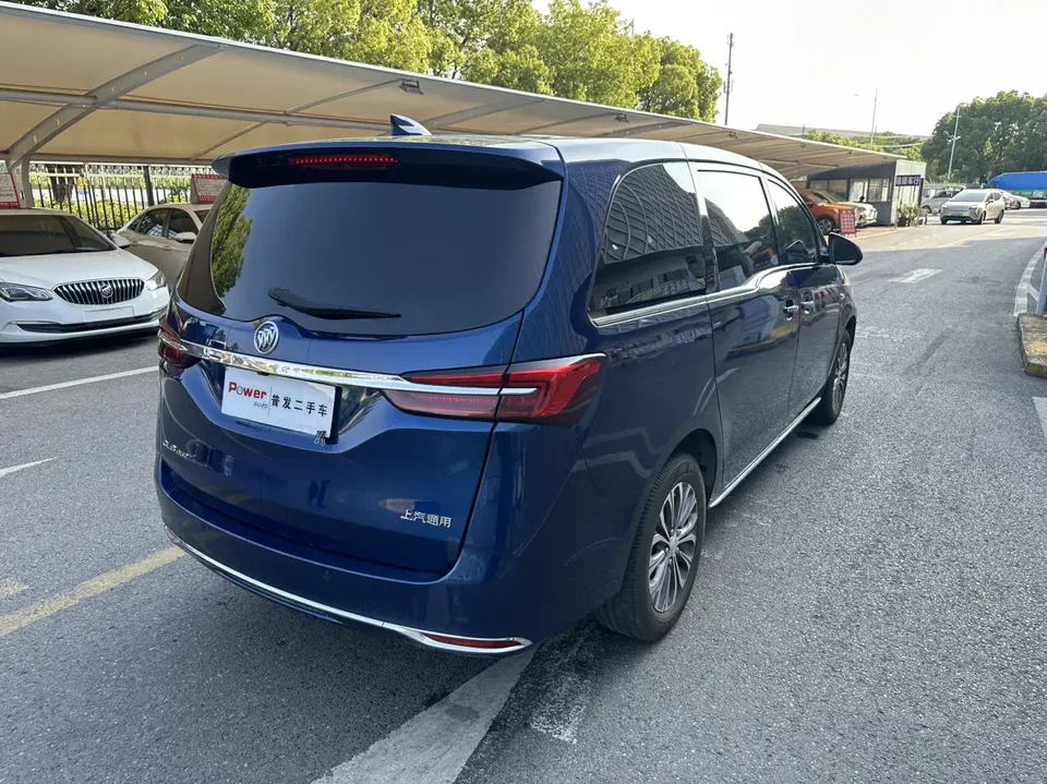 Buick GL8 Land Business Class 2.0T Luxury Edition 2022 — миниатюра 2