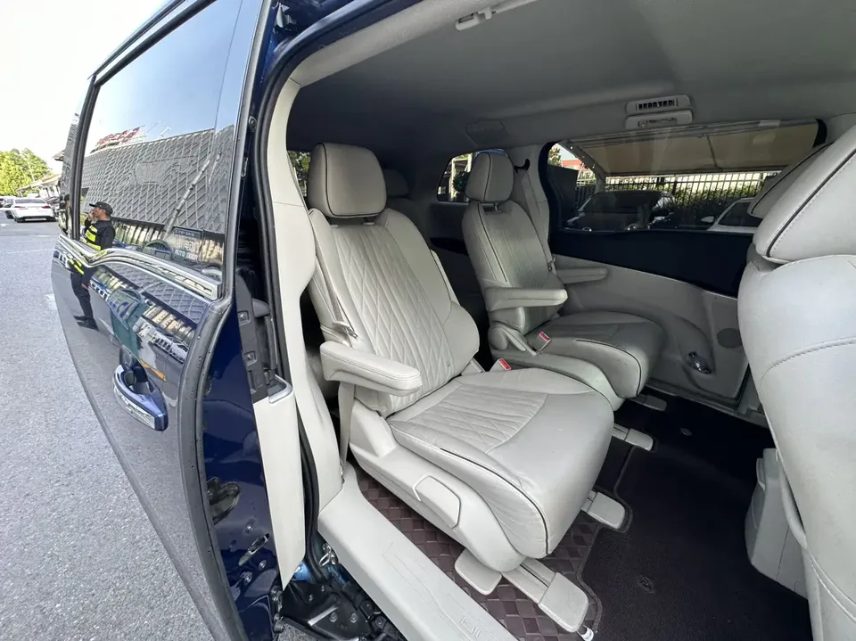 Buick GL8 Land Business Class 2.0T Luxury Edition 2022 — миниатюра 3