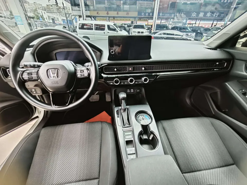 Honda Integra HATCHBACK 240TURBO CVT trendsetting version 2023 — миниатюра 3