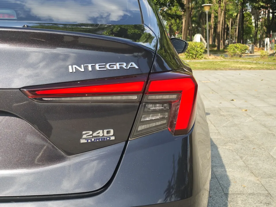 Honda Integra 240TURBO CVT Leading Edition 2023 — миниатюра 3