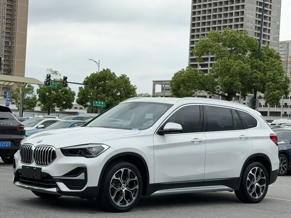 BMW X1 X1 BMW X1 2022 sDrive20Li Fashion Edition 2022 — photo 1, buy with delivery to Moscow