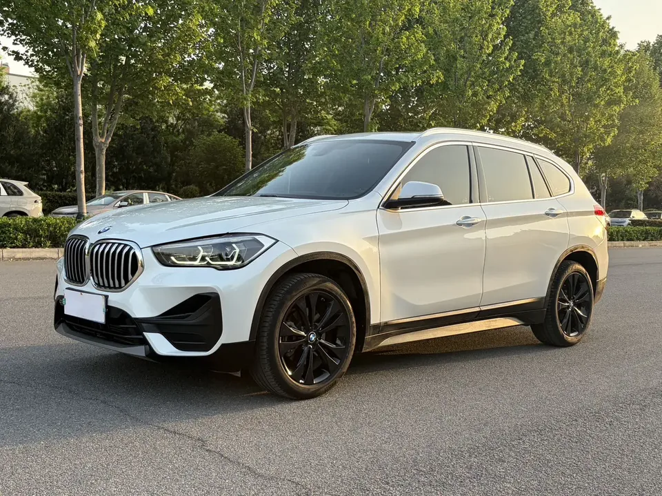 BMW X1 X1 BMW X1 2022 sDrive20Li Fashion Edition 2022 — photo 1, buy with delivery to Moscow