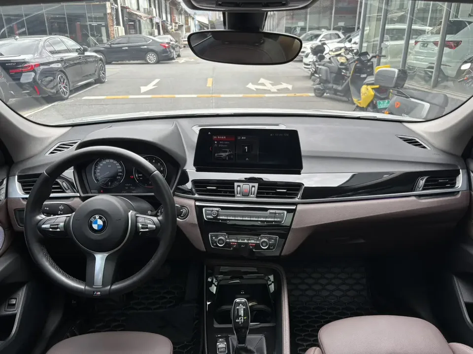 BMW X1 BMW X1 2022 sDrive20Li Exclusive Model 2022 — миниатюра 3