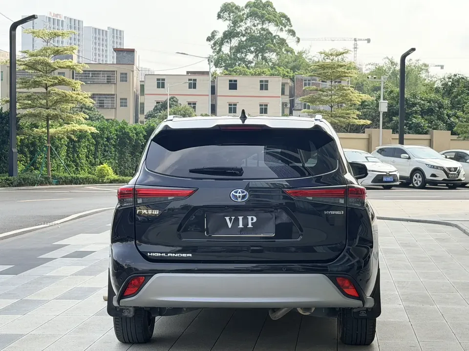 Toyota Highlander Highlander Dual Engine 2.5L 2WD Premium Edition 7 Seaters 2024 — thumbnail 2