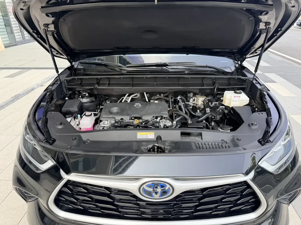 Toyota Highlander Highlander Dual Engine 2.5L 2WD Premium Edition 7 Seaters 2024 — thumbnail 3