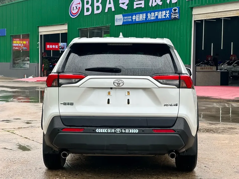 Toyota RAV4 2.0L CVT 2WD Urban Edition 2023 — миниатюра 2