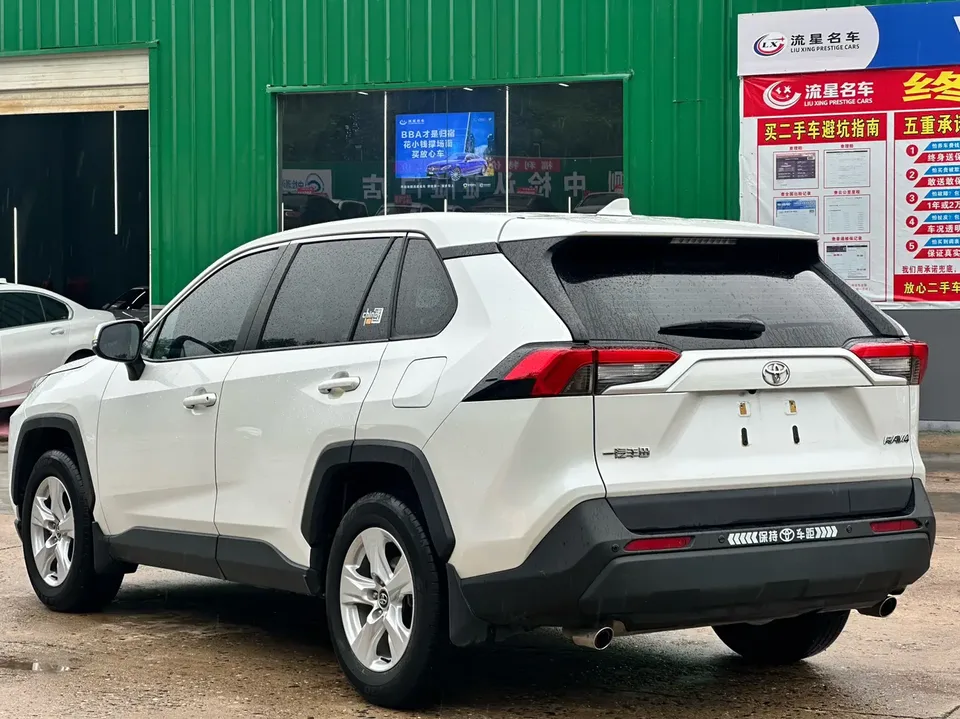 Toyota RAV4 2.0L CVT 2WD Urban Edition 2023 — миниатюра 4