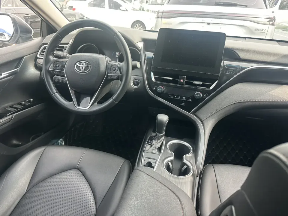 Toyota Camry 2.0G Deluxe Edition 2023 — миниатюра 3