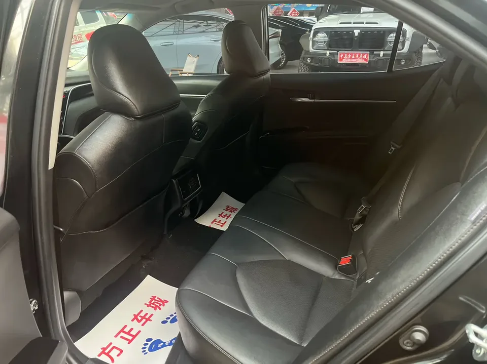 Toyota Camry 2.0G Deluxe Edition 2022 — миниатюра 3