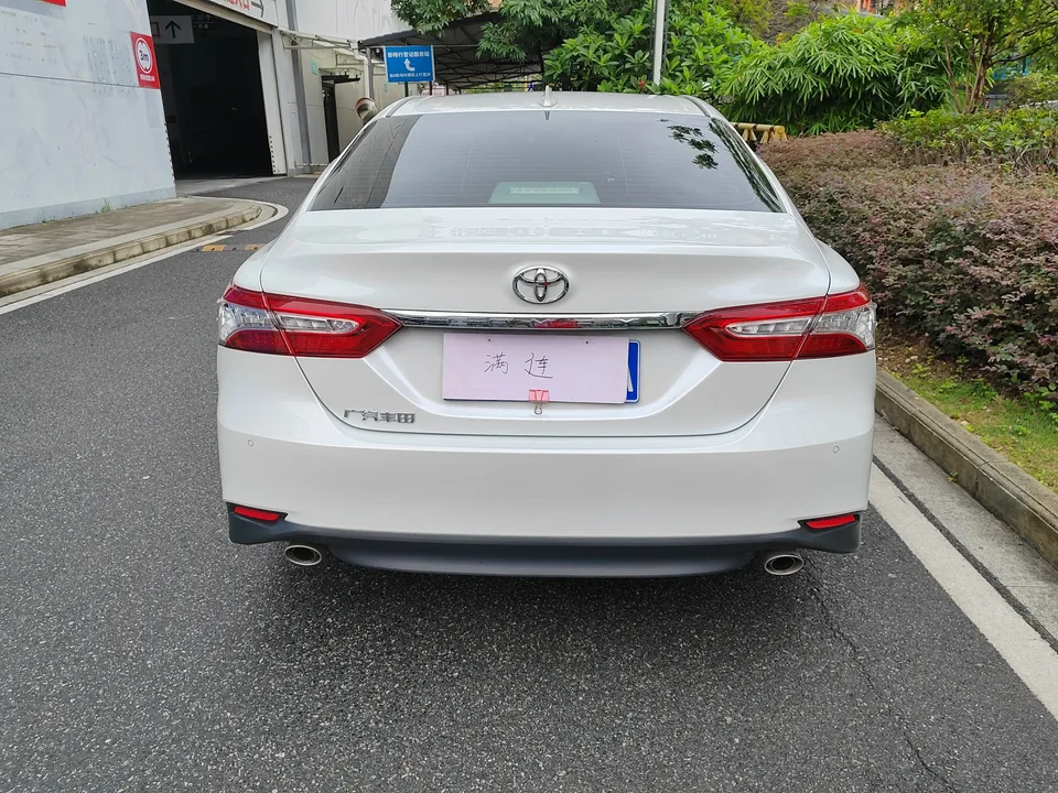 Toyota Camry 2.0G Deluxe Edition 2023 — миниатюра 2
