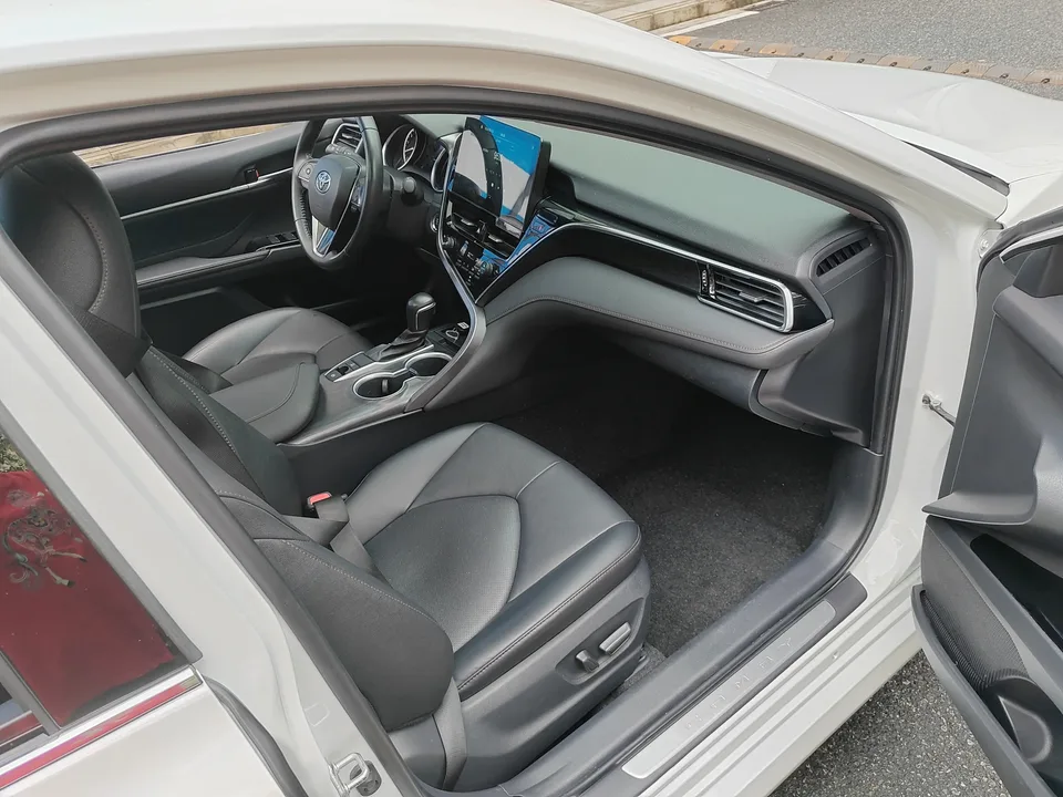 Toyota Camry 2.0G Deluxe Edition 2023 — миниатюра 3