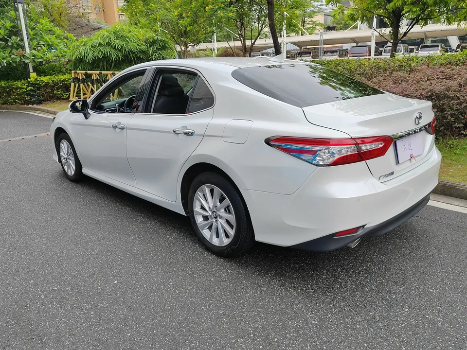 Toyota Camry 2.0G Deluxe Edition 2023 — миниатюра 4