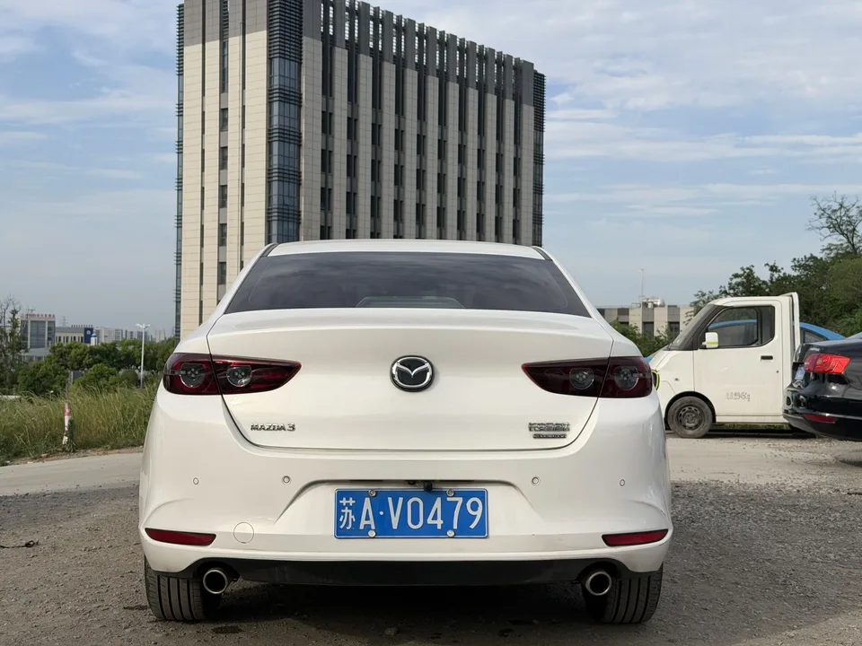 Mazda Axela Mazda3 2.0L automatic quality version 2022 — thumbnail 2