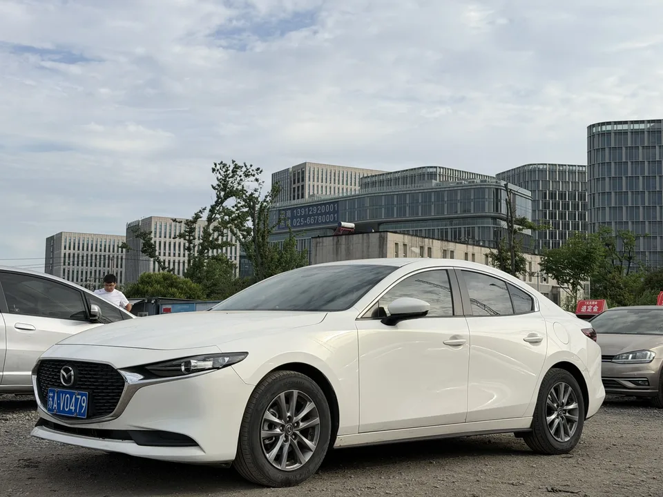 Mazda Axela Mazda3 2.0L automatic quality version 2022 — photo 1, buy with delivery to Moscow