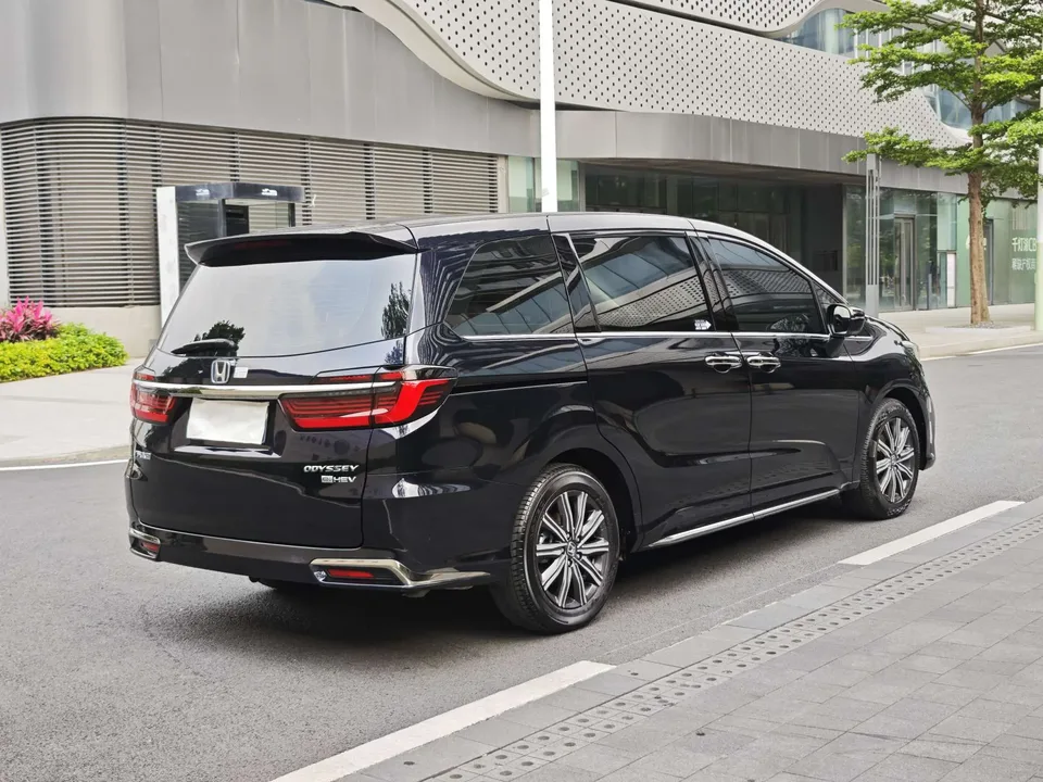 Honda Odyssey Odyssey 2024 2.0L Sharp Enjoy Edition 2024 — миниатюра 2