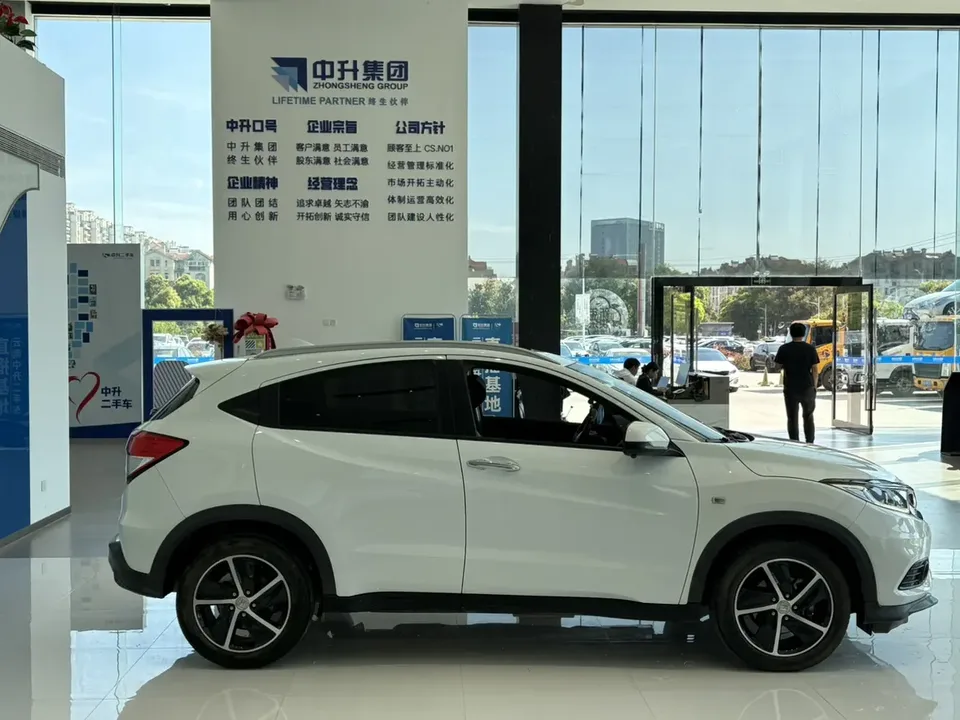 Honda VEZEL 2022 VIZI 1.5L CVT Phantom Night Pioneer Edition 2022 — миниатюра 2