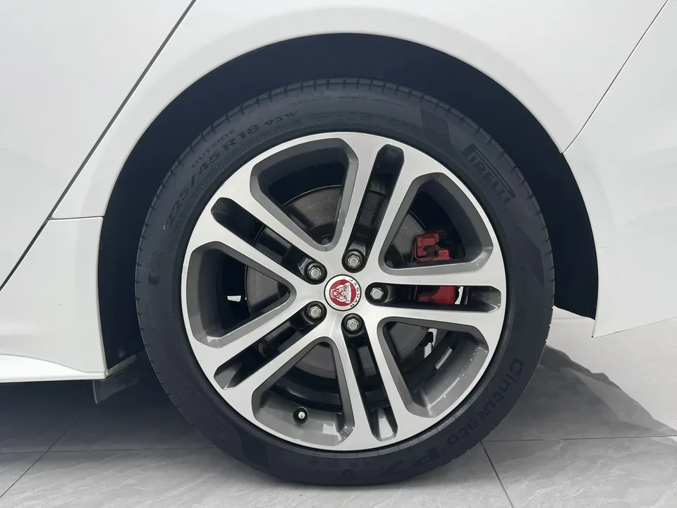 Jaguar XEL Jaguar XEL 2.0T 250PS R-DYNAMIC S Progressive Sports Edition 2023 — миниатюра 2