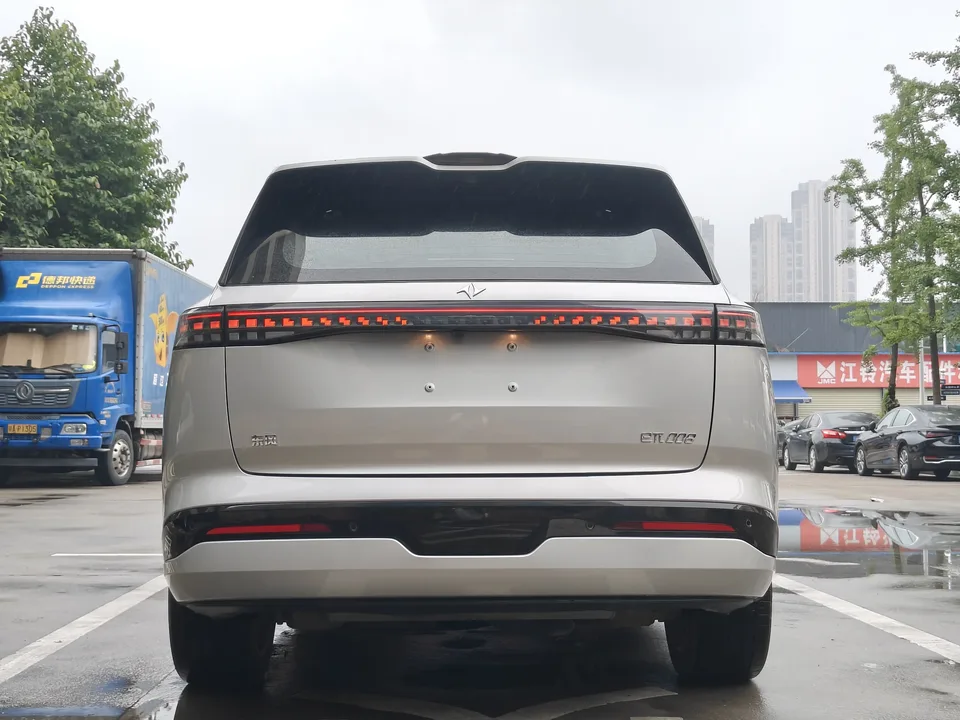 Dongfeng Yipai 008 210Max Extended Range 6-seater 2024 — миниатюра 2