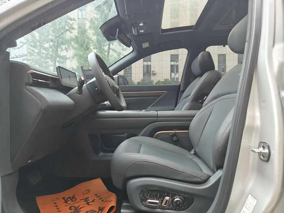 Dongfeng Yipai 008 210Max Extended Range 6-seater 2024 — миниатюра 3