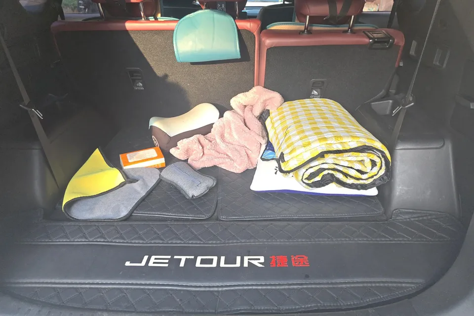 Jetour Jietu X70 PLUS JETOUR X70 PLUS 2023 1.5T DCT Brave PLUS 7-seater 2023 — миниатюра 4