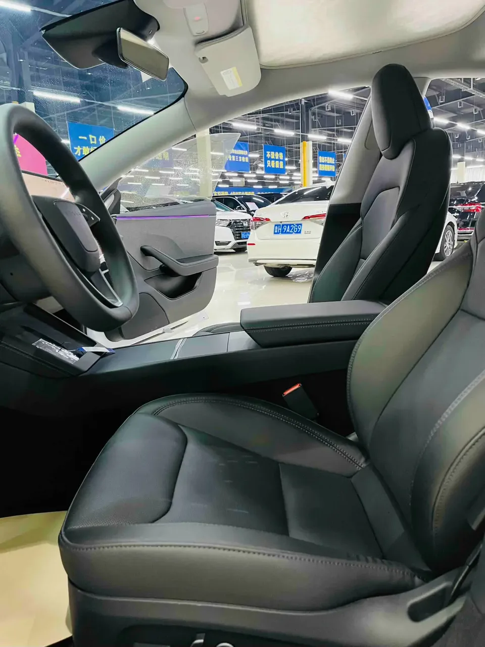 Tesla Model 3 Model 3 rear-wheel drive version 2025 — thumbnail 3