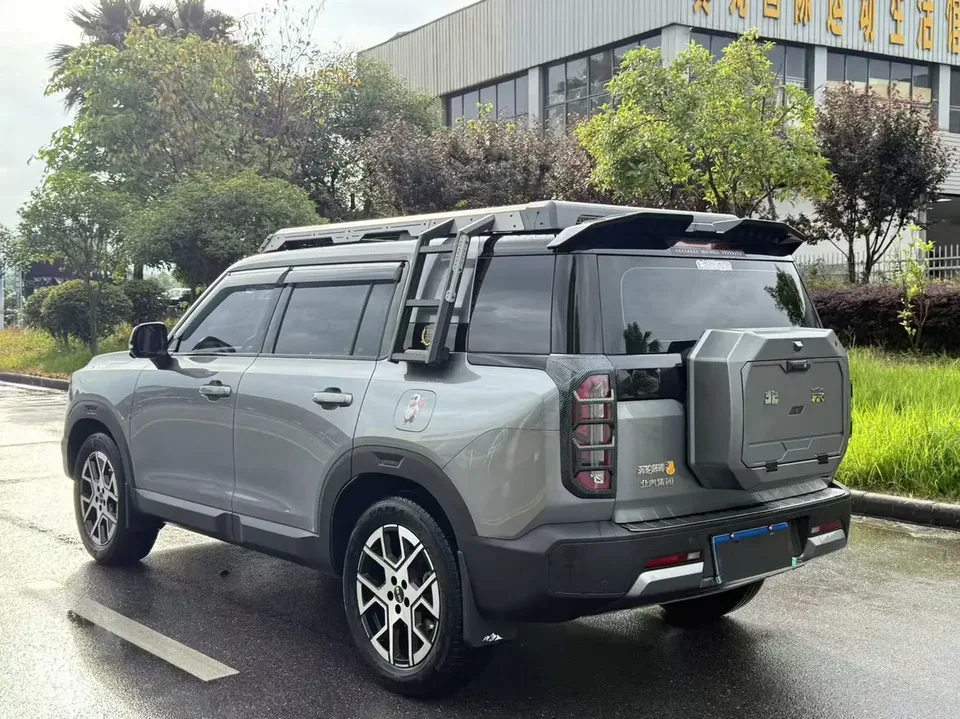 BAIC Beijing Off-road BJ30 Traveler 1.5T DHT Hybrid Standard Edition 2026 — миниатюра 4
