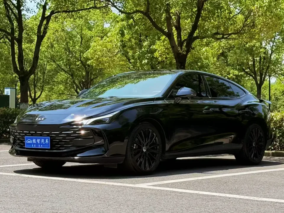 MG 7 7 2.0T Automatic Beauty Hunter Luxury Edition 2024 — photo 1, buy with delivery to Moscow