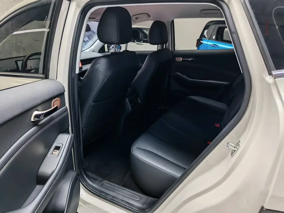 Baojun Yunhai PHEV Yunhai PHEV model 140km plug-in hybrid version 2024 — thumbnail 3