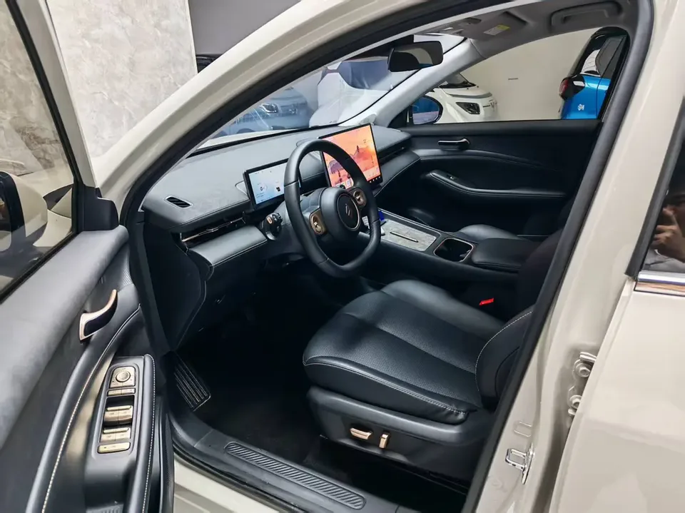 Baojun Yunhai PHEV Yunhai PHEV model 140km plug-in hybrid version 2024 — thumbnail 5