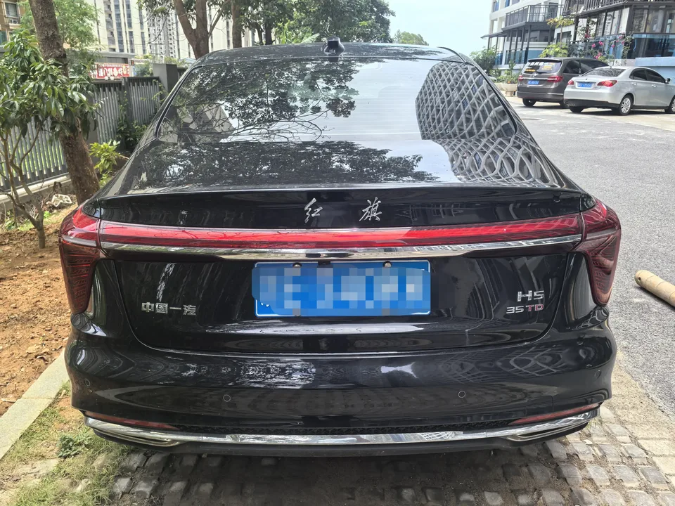 Hongqi H5 Hongqi H5 2025 1.5T DCT Qiyue 500,000th Anniversary Edition 2025 — миниатюра 4