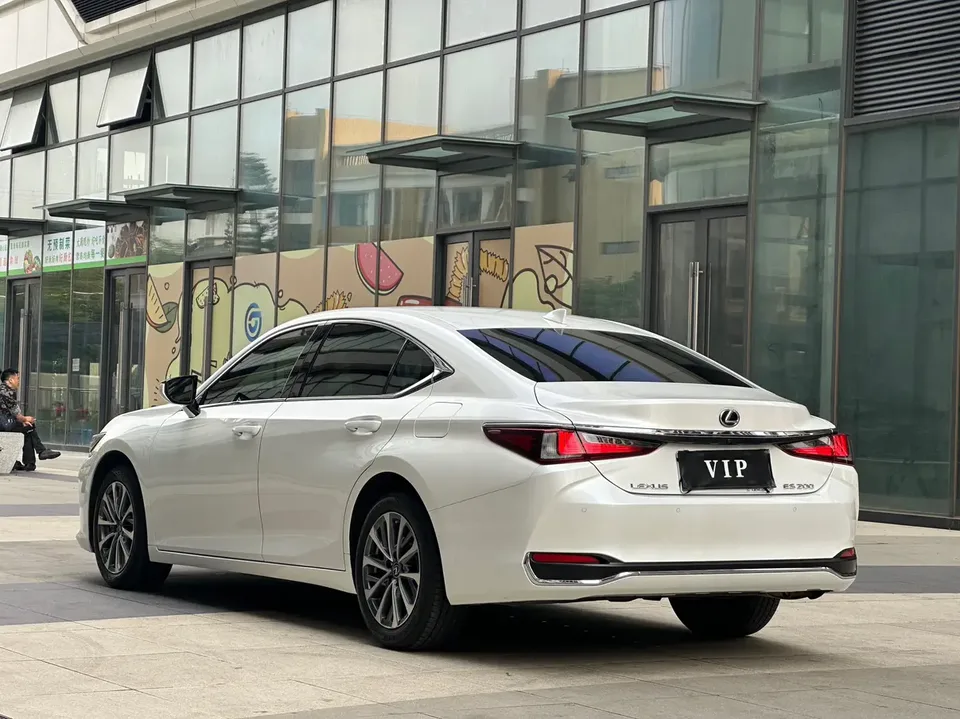 Lexus ES 200 Excellence Edition 2023 — миниатюра 2