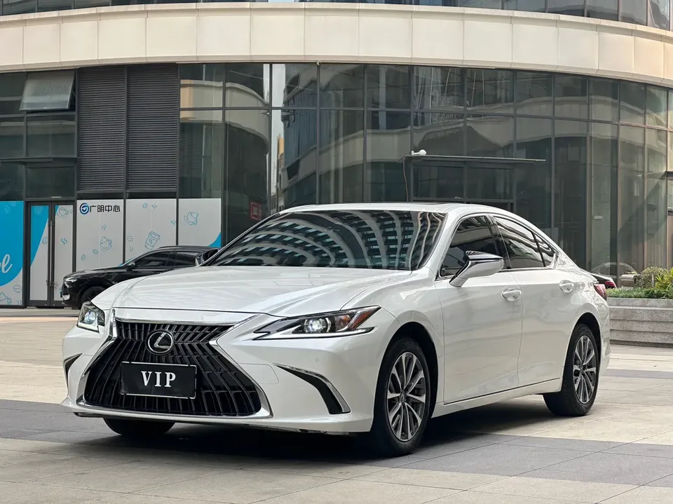 Lexus ES 2023