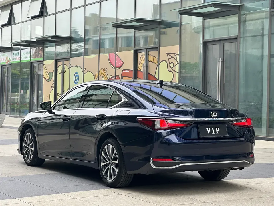 Lexus ES 200 Excellence Edition 2024 — миниатюра 2