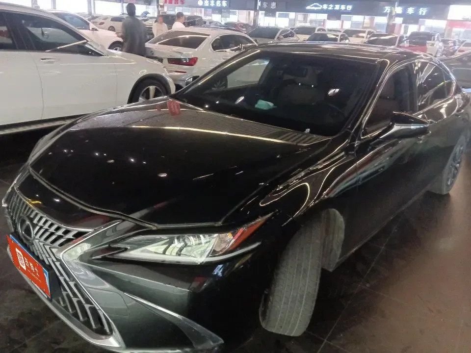 Lexus ES 2023