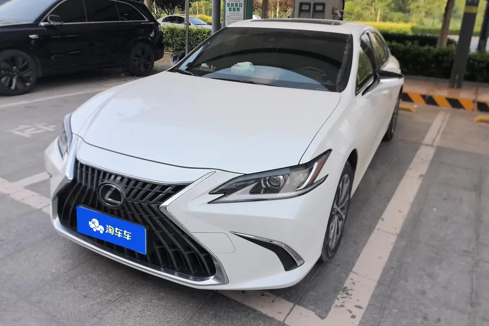 Lexus ES 2022