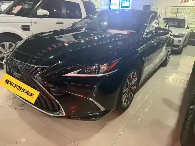 Lexus ES 2024