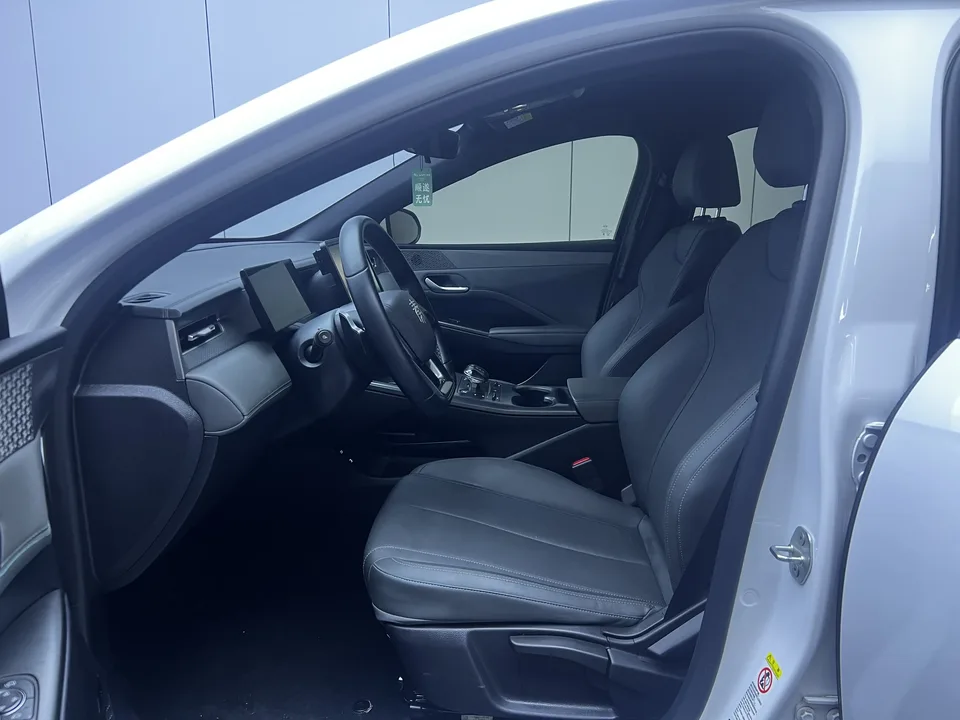 BYD Qin PLUS EV Intelligent Driving Edition 510KM Leading Edition 2025 — миниатюра 2