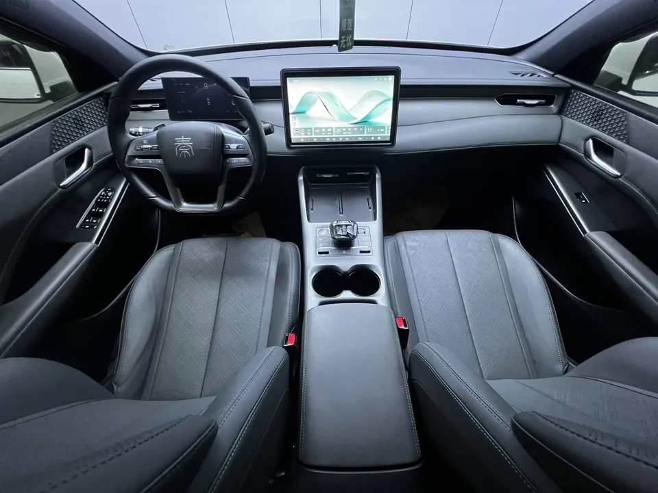 BYD Qin PLUS EV Intelligent Driving Edition 510KM Leading Edition 2025 — фото 1, купить с доставкой в Москву