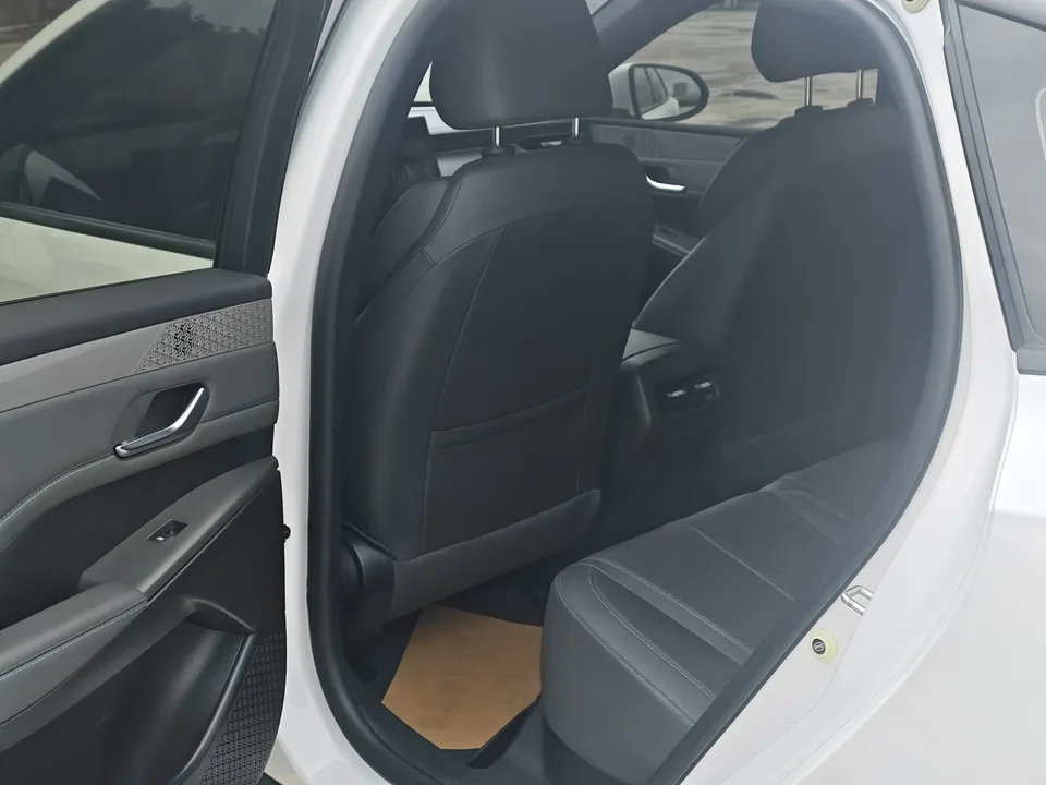 BYD Qin PLUS EV Smart Driving Edition 420KM Leading Edition 2025 — миниатюра 3