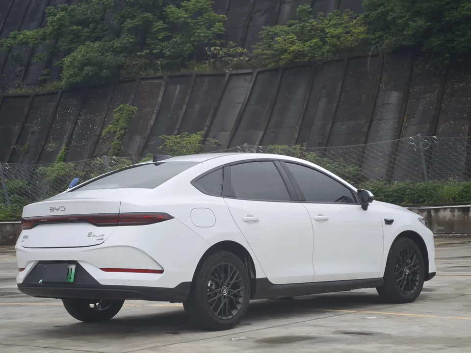 BYD Qin PLUS EV Smart Driving Edition 420KM Leading Edition 2025 — миниатюра 4